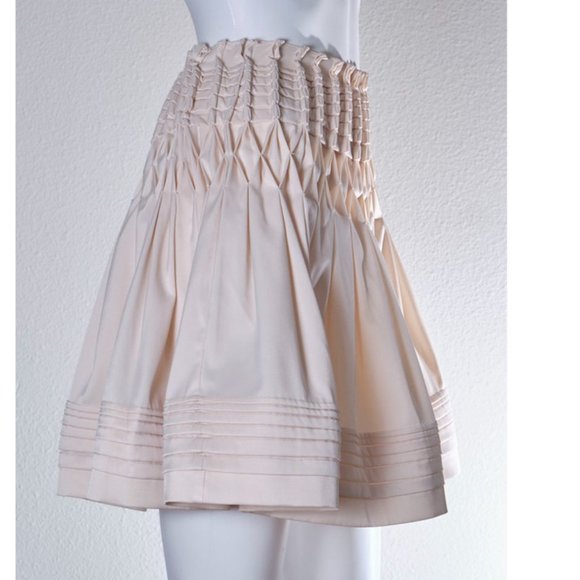 MaxMara: Pleaded Cream Mini Skirt - Picture 5 of 12